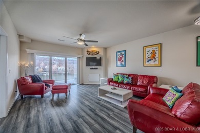 Spiffed up and ready for you! This 2 bedroom 2 bath walk-in unit