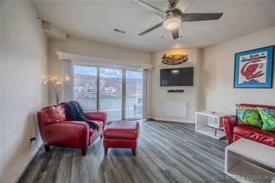 Spiffed up and ready for you! This 2 bedroom 2 bath walk-in unit