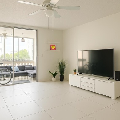 Beautifully Bright & Spacious 2BD/2BA + Den in Meadowbrook Condo