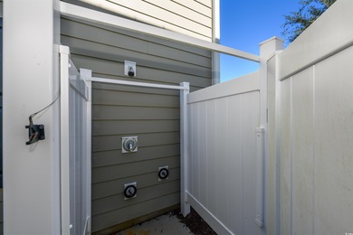 Looking for a 4-bed home in North Myrtle Beach just two blocks