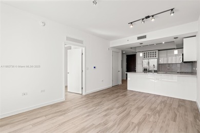 LIVE ON TOP OF ALL THE SHOPS, RESTAURANTS AND BARS OF MARY