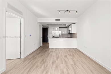 LIVE ON TOP OF ALL THE SHOPS, RESTAURANTS AND BARS OF MARY