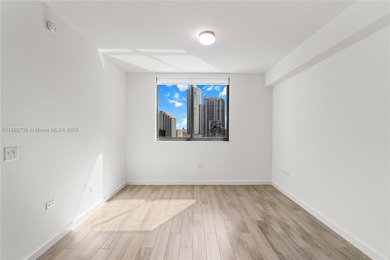 LIVE ON TOP OF ALL THE SHOPS, RESTAURANTS AND BARS OF MARY