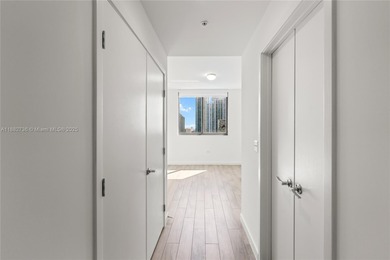 LIVE ON TOP OF ALL THE SHOPS, RESTAURANTS AND BARS OF MARY