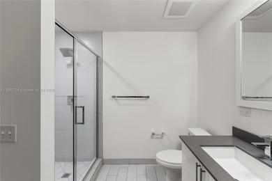 LIVE ON TOP OF ALL THE SHOPS, RESTAURANTS AND BARS OF MARY