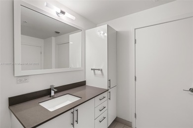 LIVE ON TOP OF ALL THE SHOPS, RESTAURANTS AND BARS OF MARY