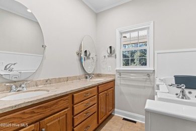 SALT WATER POOL - HOT TUB - DOUBLE LOT! Island home that has it