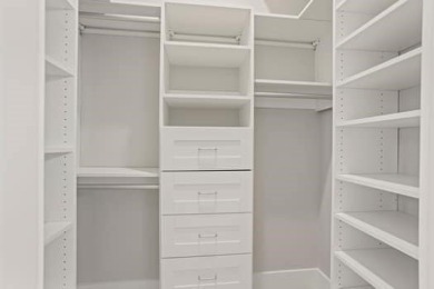 Planters Row is a gated, lakeside residential community located