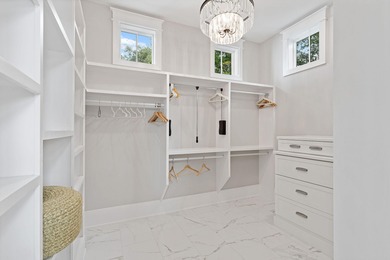 Priced to Sell! Projected gross income of $370,000. Currently