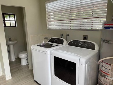 Welcome to your new home or business opportunity! This versatile