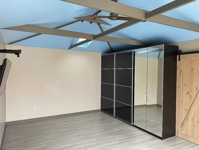 Welcome to your new home or business opportunity! This versatile