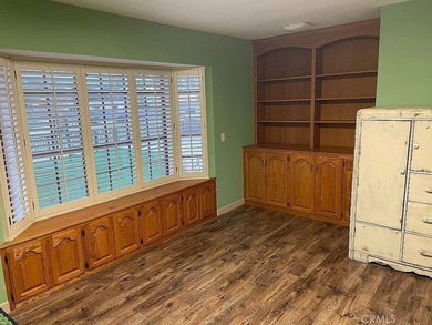 Welcome to your new home or business opportunity! This versatile