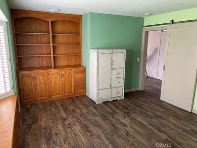 Welcome to your new home or business opportunity! This versatile