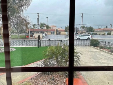 Welcome to your new home or business opportunity! This versatile