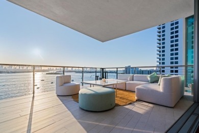 Spectacular views of Miami skyline, Biscayne Bay and Atlantic