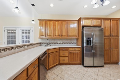 Luxury Living on the Golf Course - Dual Suites, Enclosed