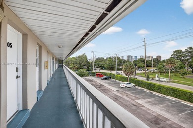Top-floor unit w/ screened patio over peaceful water & pool