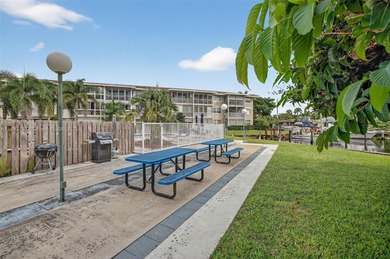 Top-floor unit w/ screened patio over peaceful water & pool