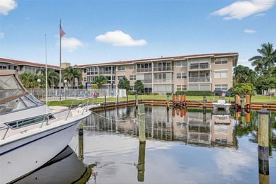 Top-floor unit w/ screened patio over peaceful water & pool