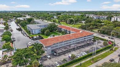 Top-floor unit w/ screened patio over peaceful water & pool