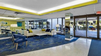 Great condo centrally located in the heart of Hollywood in the