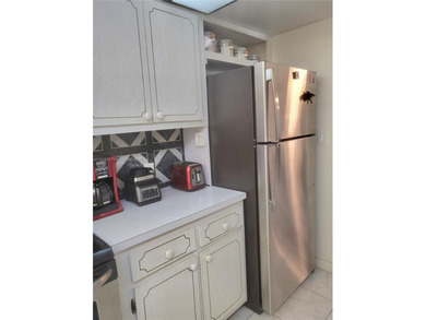 Great condo centrally located in the heart of Hollywood in the