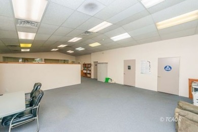 Take advantage of an exceptional business opportunity with this