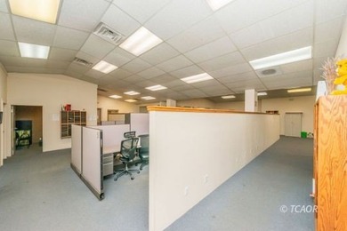 Take advantage of an exceptional business opportunity with this