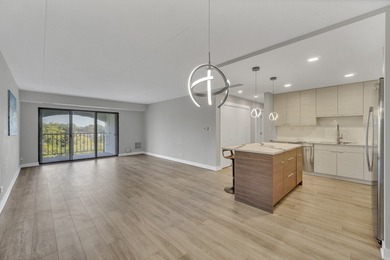 *BE IN BEFORE THE HOLIDAYS! *. TOP FLOOR CORNER UNIT WITH 1-CAR