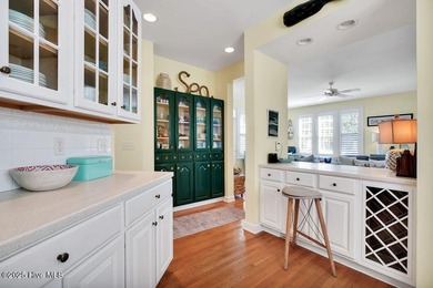 Steps from the sand, fully furnished including a golf cart