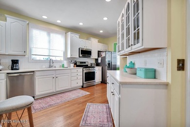 Steps from the sand, fully furnished including a golf cart