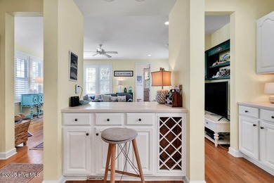 Steps from the sand, fully furnished including a golf cart