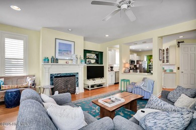 Steps from the sand, fully furnished including a golf cart