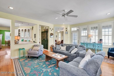 Steps from the sand, fully furnished including a golf cart