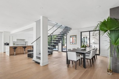 This remarkable contemporary residence on prestigious Murray