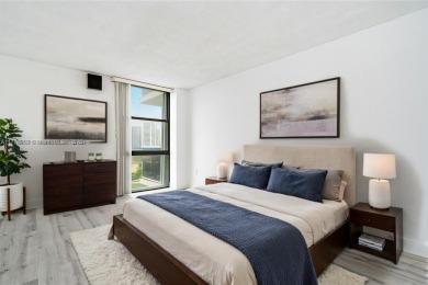 Renovated 1 bed plus den/1 bath 1/2 condo across the Turnberry