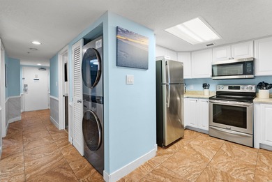 Gorgeous one of a kind top-floor penthouse with a beach view