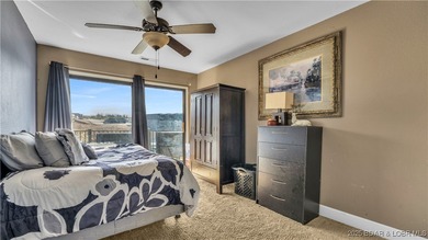 101 Circle Edge #20-3A in Lake Ozark offers a light-filled