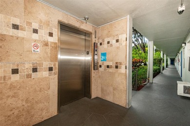 PRICED TO SELL! 55+ community with LOTS OF AMENITIES! 2 bedroom