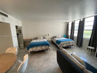 Big studio with full kitchen for sale At Decoplage Condominium