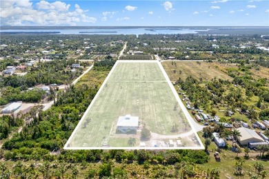 ABSOLUTELY NO FLOOD DAMAGE! Come live the Florida lifestyle in