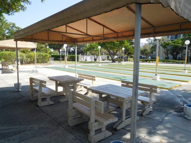 LOVELY AND VERY SPACIOUS 1 BD 1.5 BATH ON THE 2ND FLOOR. BIG EAT