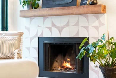 This prime, top-floor corner condo delivers the quintessential