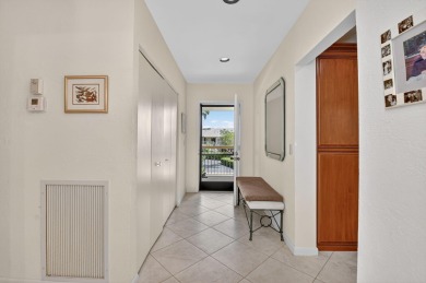 Spacious & Elegant 3BR + Den, 2BA with Lake Views in Hunters