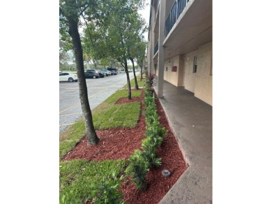 !! FANTASTIC LOCATION. ** condo in the heart of Coral Springs