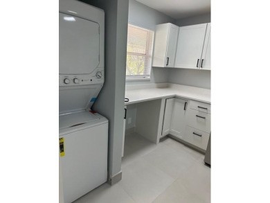 !! FANTASTIC LOCATION. ** condo in the heart of Coral Springs