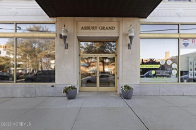 Spacious & Clean 1 bdr condo w/gated & assigned parking located