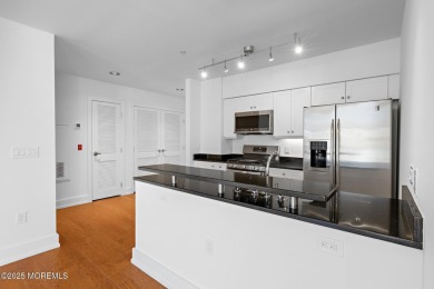 Spacious & Clean 1 bdr condo w/gated & assigned parking located