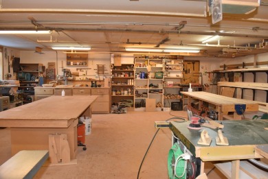 One of the largest units in this complex, owner occupied for 30