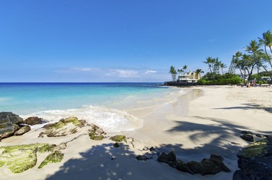 Just across the street from the iconic Magic Sands Beach and